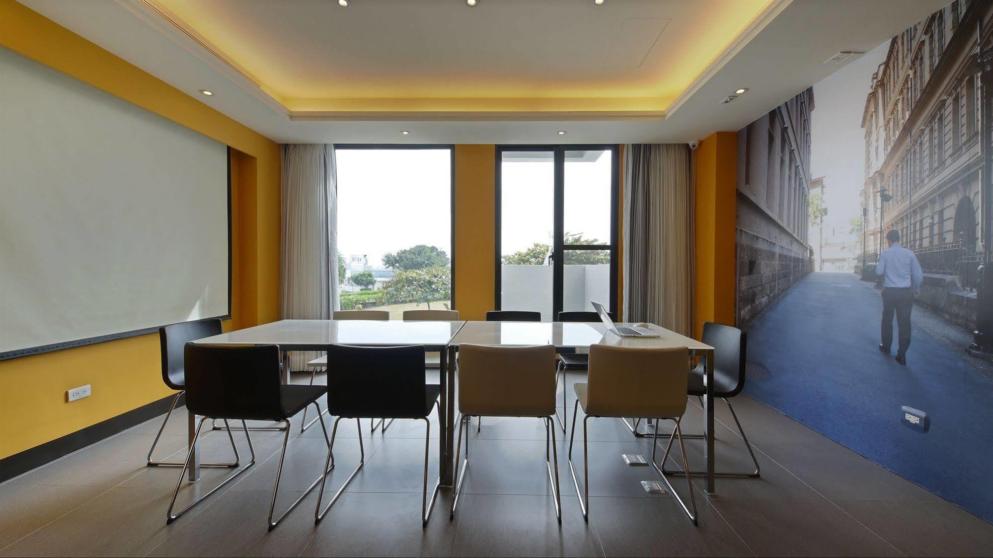 Watermark Hotel - Sizihwan Kaohsiung Exterior photo